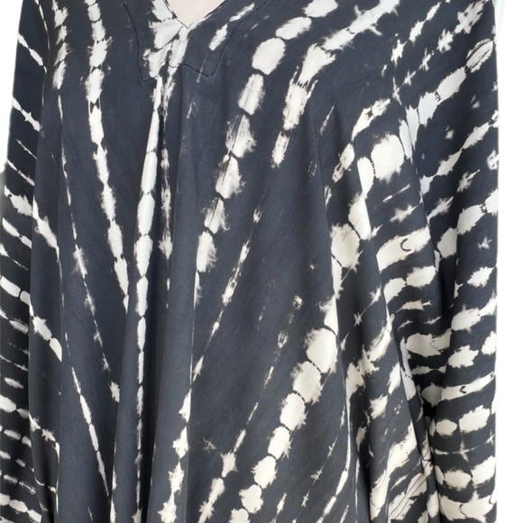 0128 / Black and White  Short Kaftan, Rayon Caftan - Picture 13 of 13